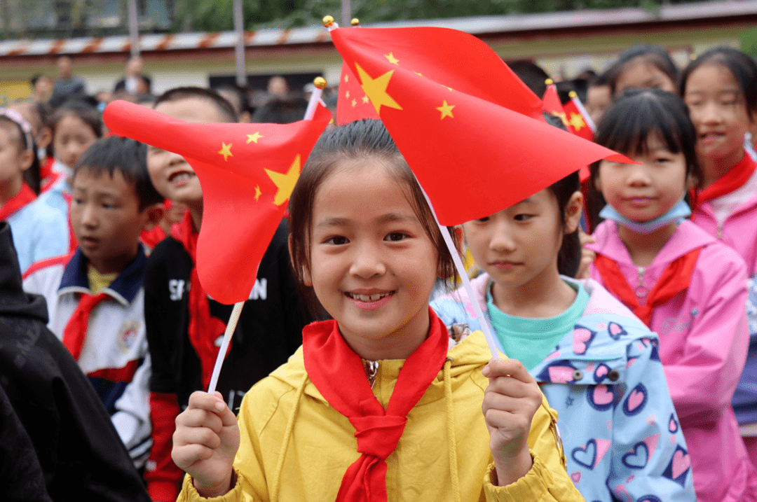 四川通江县李先念红军小学开展先念红娃童心向党红色基因代代相传系列