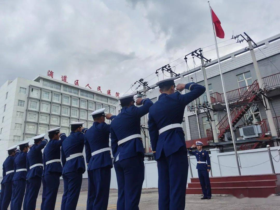 火焰蓝守护中国红鸡西消防向祖国深情表白