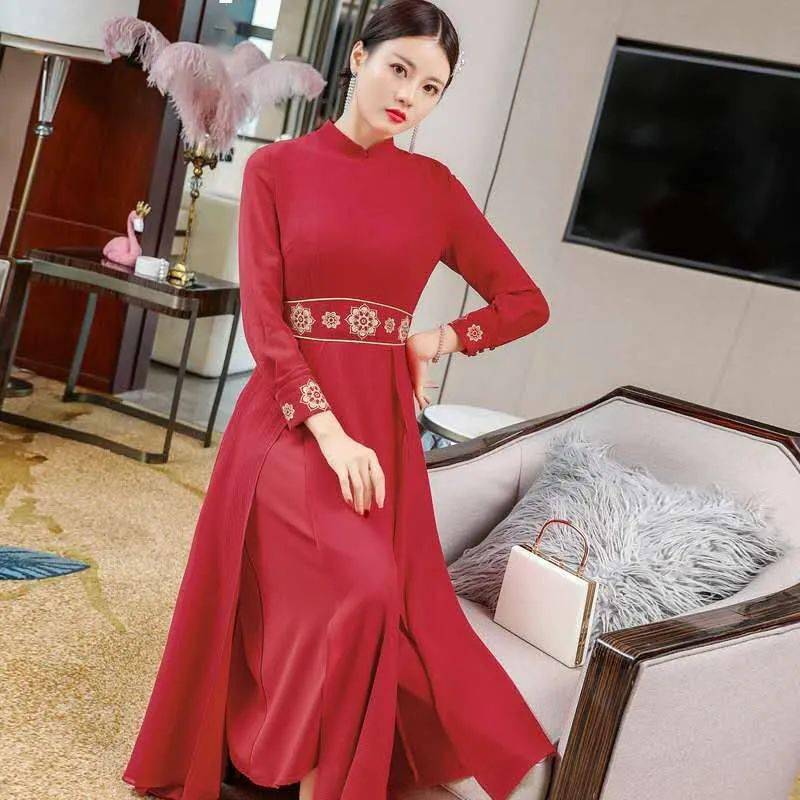女人到中年穿这样的旗袍最有气质