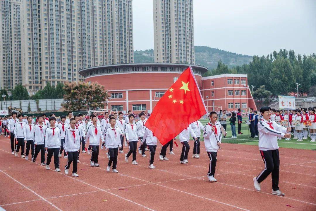 海川健儿献礼祖国71岁华诞济南高新区海川中学旅游路校区2020年秋季