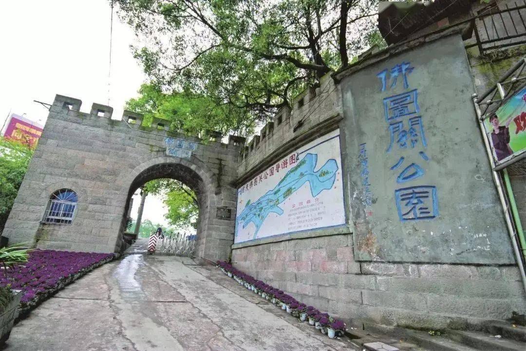 打卡景點丨佛圖關公園 佛圖關公園步道 佛圖關公園位於 重慶城西三