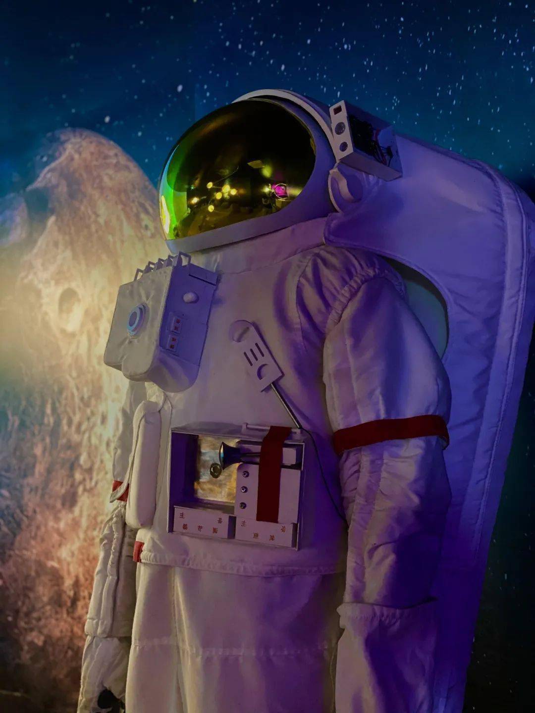 来成为酷酷的领航员~体验阿姆斯特朗的同款登月近距离接触在月球表面