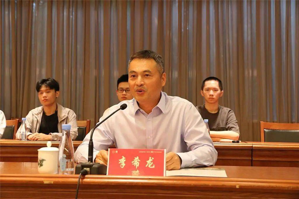 快来看看是谁……_龙胜达