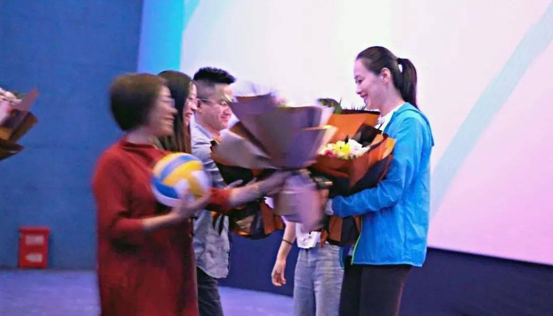 启东的骄傲中国排球女将邱爱华回启任教