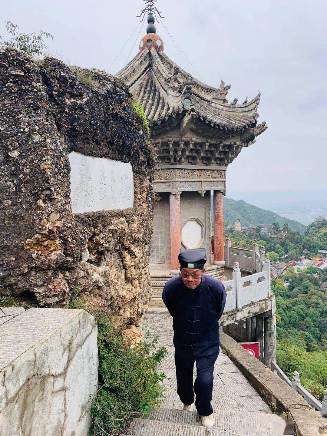 庆国庆迎中秋当中秋遇上国庆来一次与崆峒山不期而遇的相聚