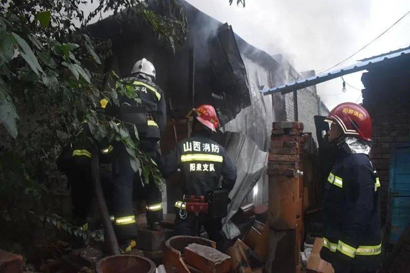 凌晨4点,阳泉这里发生火灾.