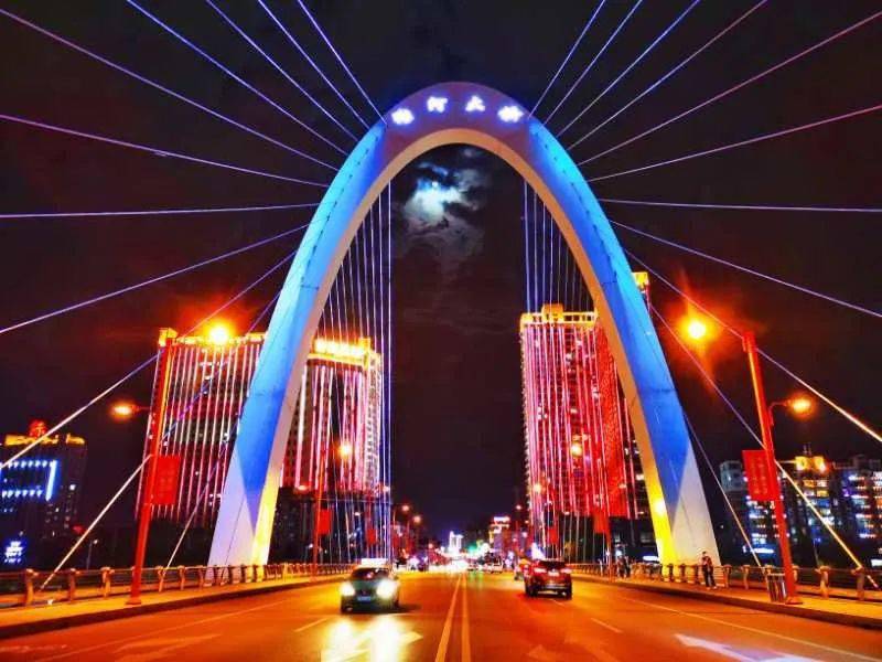 《梅河口夜景》手机拍于10月2日一一一拂晓《走近兴城古城,回望沧桑