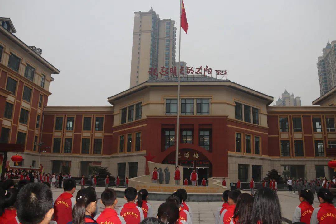 让五星红旗高高飘扬山西运城盐湖红军小学国庆特别活动