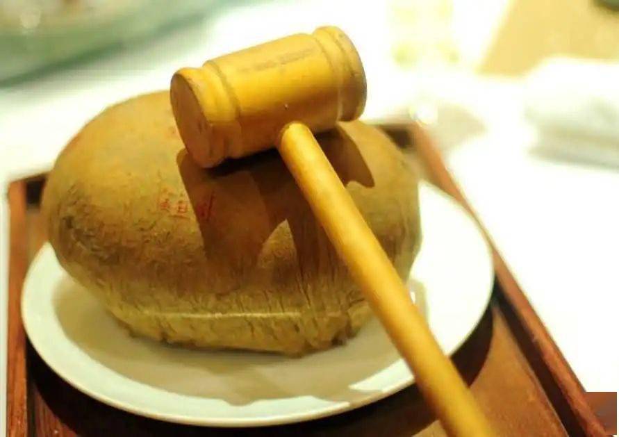 杭州酒家始建于1921年,是传统的杭帮菜老字号馆子,是许多杭州人记忆里