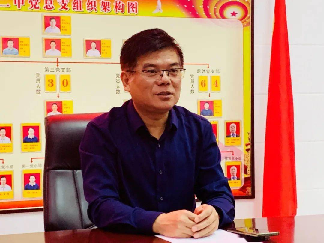 高安二中举行2020年新老教师结对拜师仪式