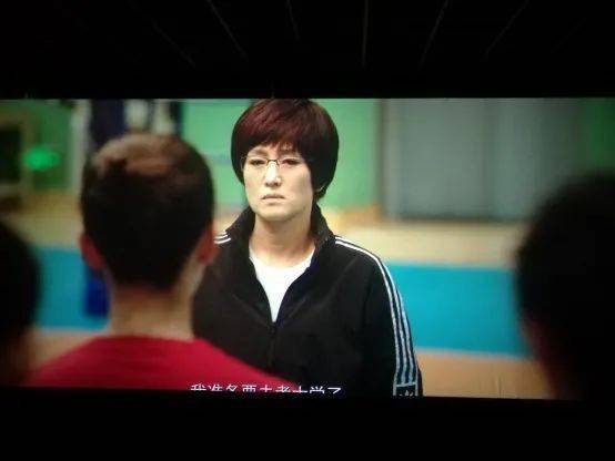 敢拼博强担当守初心建强镇凤凰镇组织镇村社区干部观看电影夺冠