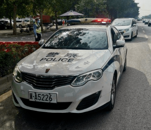警车开道护送就医,这个假期——暖!_手机搜狐网