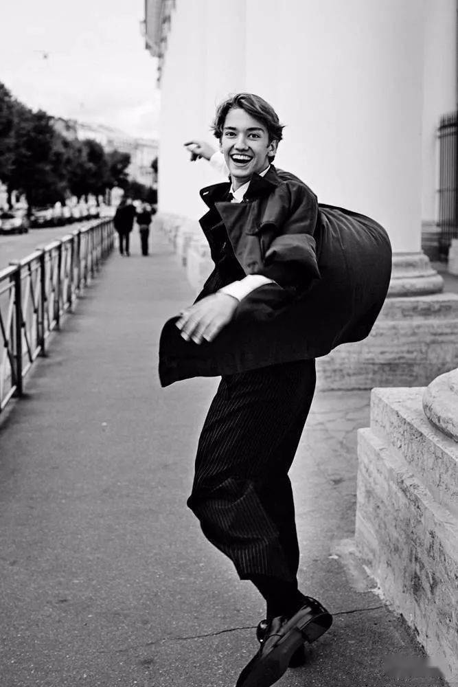 应网友呼吁再看实力派芭蕾王子朱利安麦凯360度无死角的美