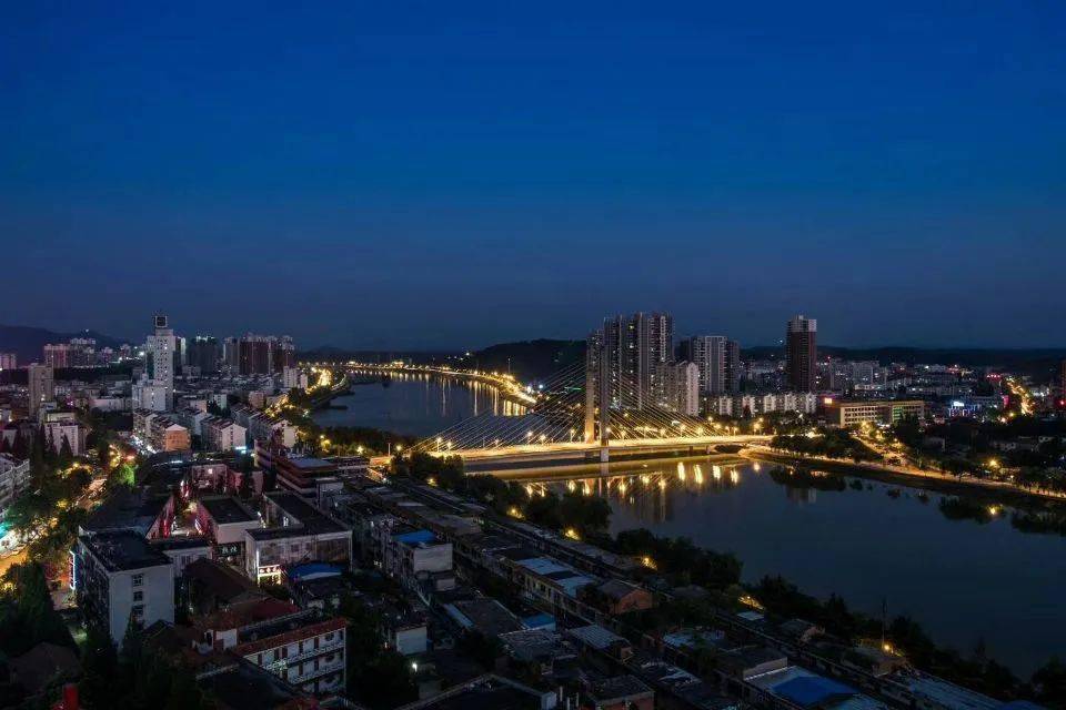 一座城市和一所大学,这是属于我们的故事……_信阳市