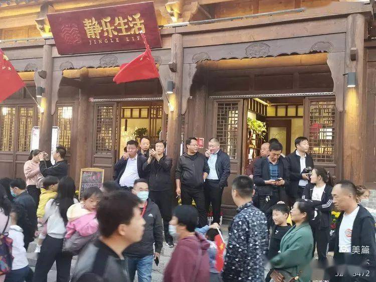 静乐生活亮相忻州古城游客止步乐开怀