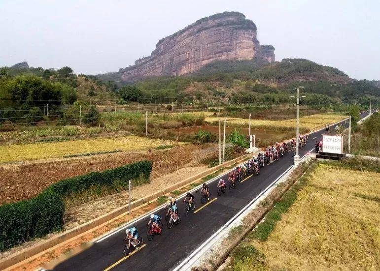 还没打卡阅丹公路快抓住双节这八天假期的小尾巴来溜溜弯拍拍照吧