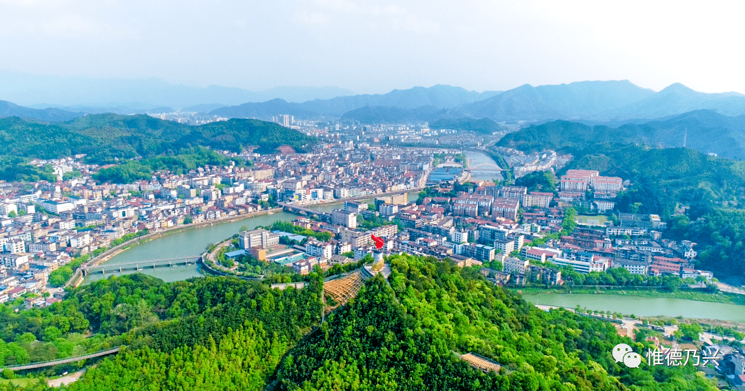 老吳說的一點都不誇張,如今的鳳凰湖景區確實是城市的後花園.