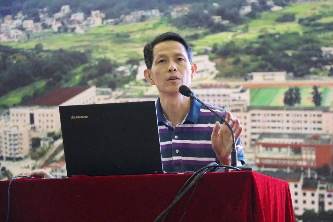 不负韶华成就自己林建成校长为20212022届高中全体同学作励志讲座