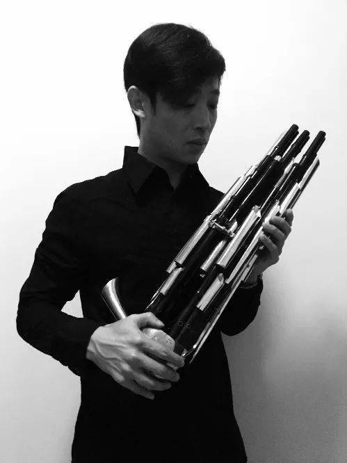 高凡打击乐:严文理打击乐:张晶特邀吉他:李美健唢呐:魏金笛特邀钢琴