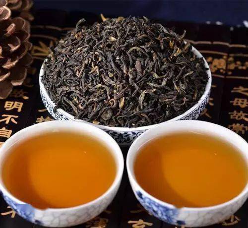 在佛家看来,饮茶是禅定入静的必备之物,甚至认为茶可以通"鬼神"