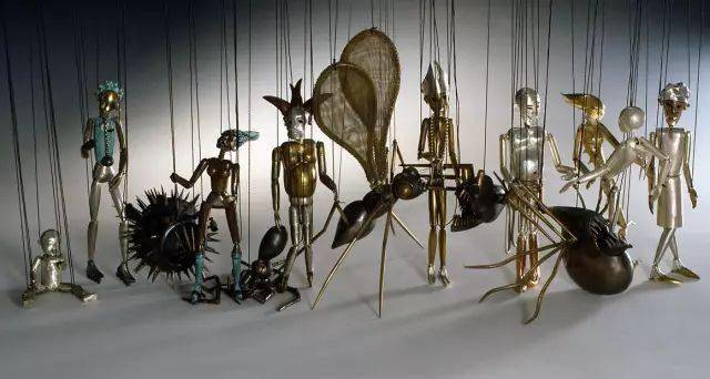 用木偶雕刻珠宝,这些暗黑系的珠宝让艺术与人互动更加动人!