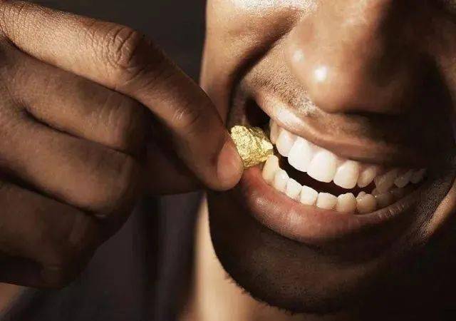 杨杨:80吨假黄金骗了100亿元,有你一份吗?官方退市,坑死股民!