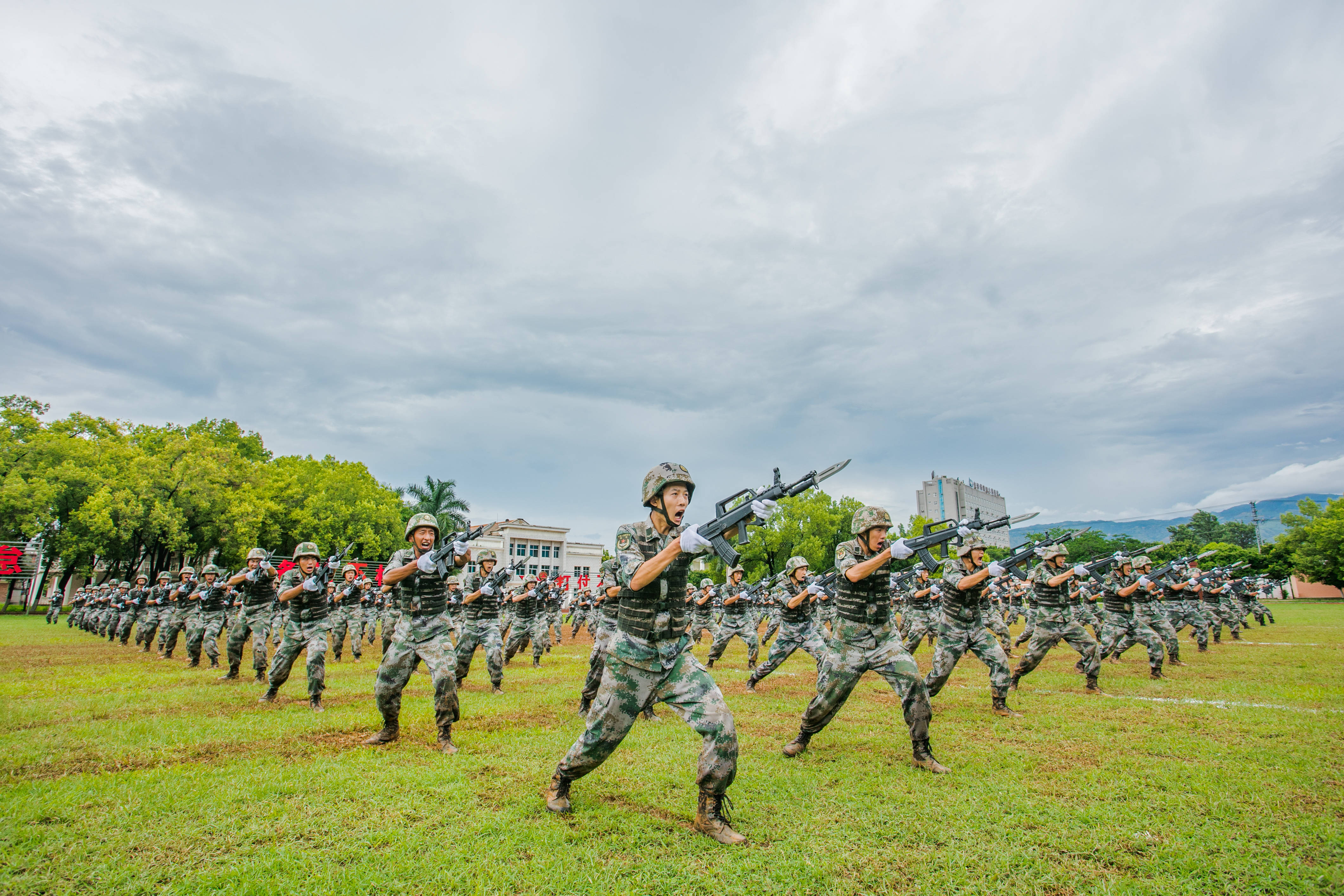 陆军练兵备战图片