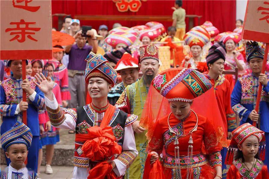 【三喜临门】土司古城传统婚礼庆双节 莫府老爷穿越而来亲证婚