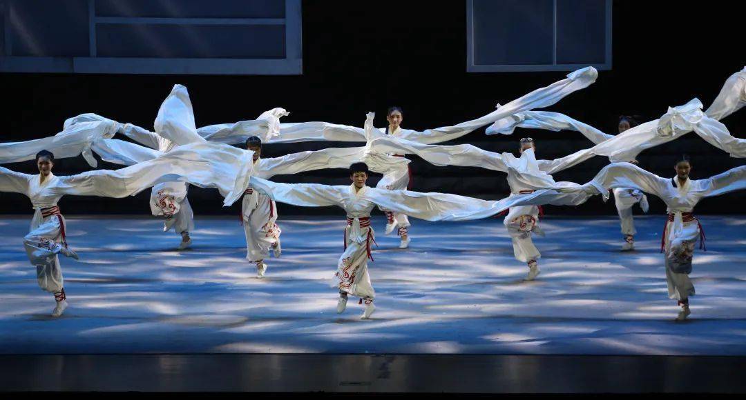 金坛戏娃亮相江苏大剧院