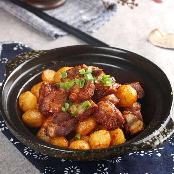 嘎巴锅菜肴及酱汁的做法