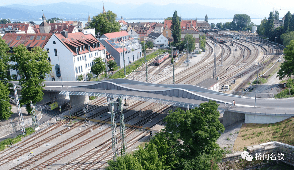 槽型钢结构桥梁1作者:陈耀军 刘甜甜 陈正星