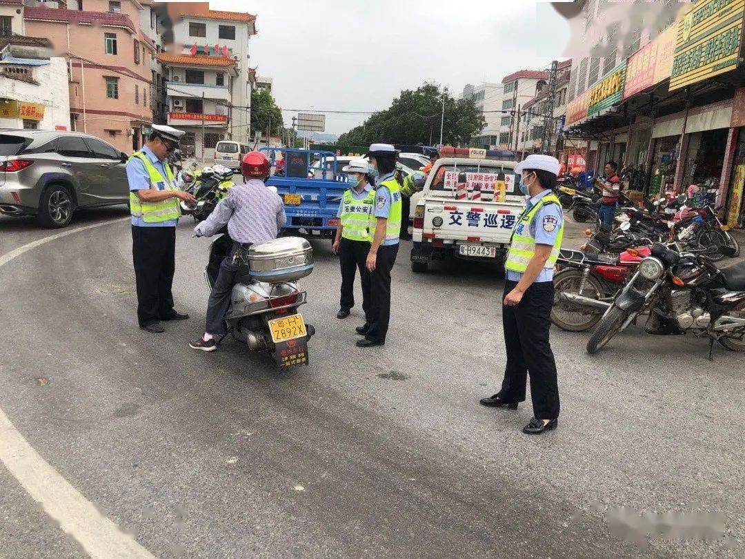 注意高要交警查车一批摩托被拖走