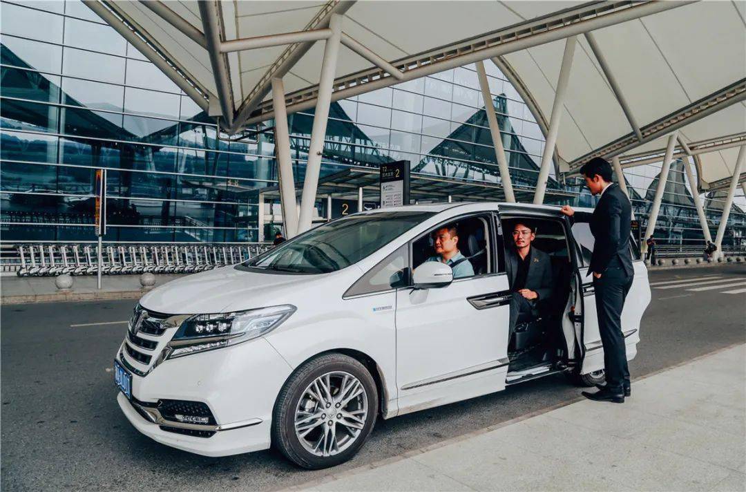 媒体视角丨型男红酒mpv一次有格调的商务会谈什么样