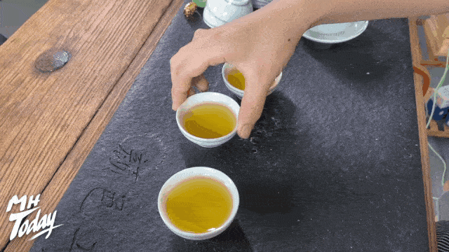 潮汕人喝茶时的这个动作有多少棉湖年轻人了解呢