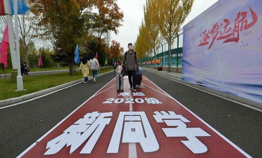东北电力大学新生今天入学看得我热血沸腾