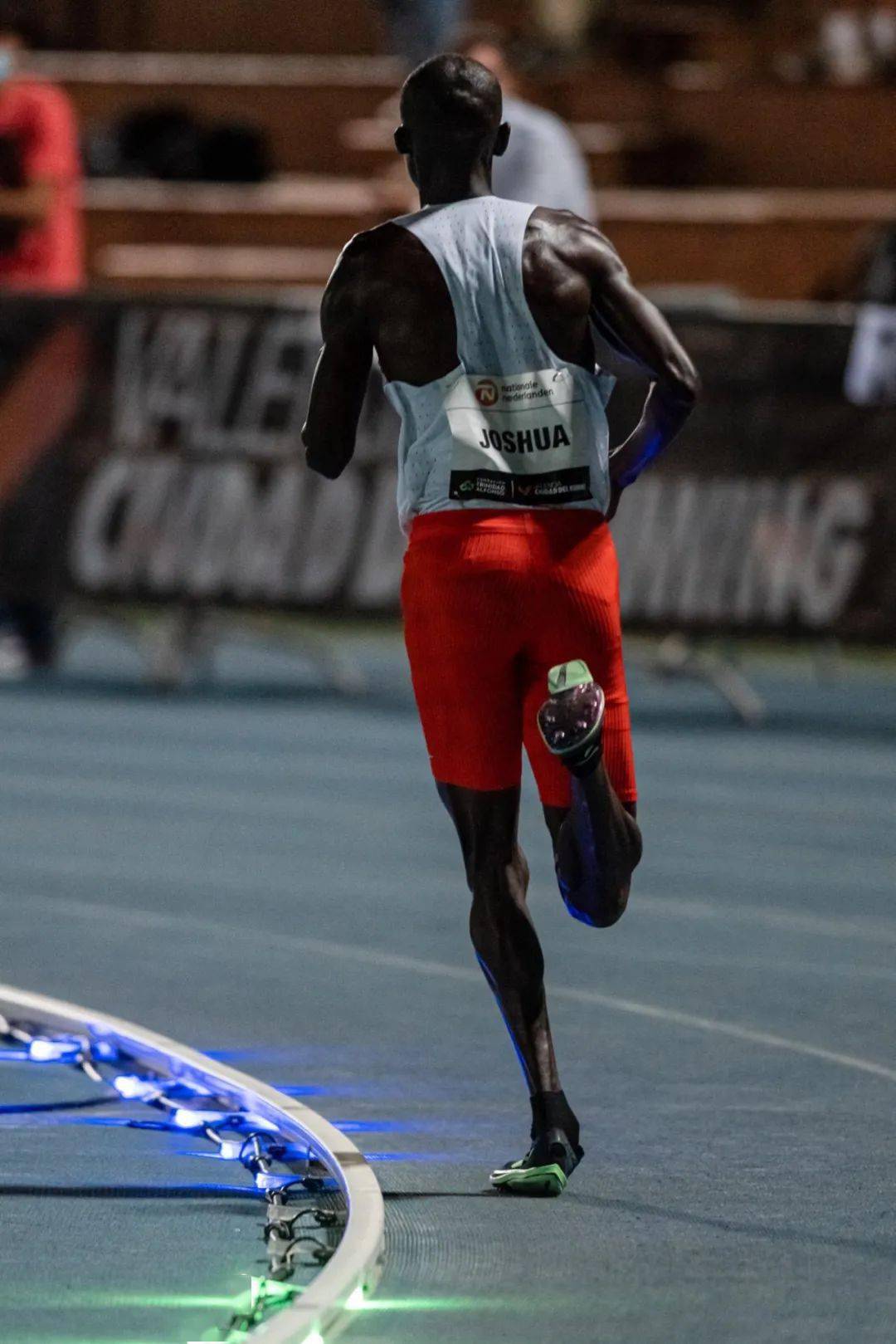 切普特盖的脚上了热搜