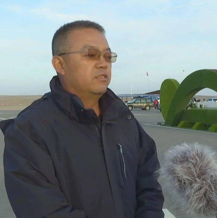 阿右旗文化旅游广电局局长 潘晓宇以巴丹吉林沙漠景区为核心的旅游业