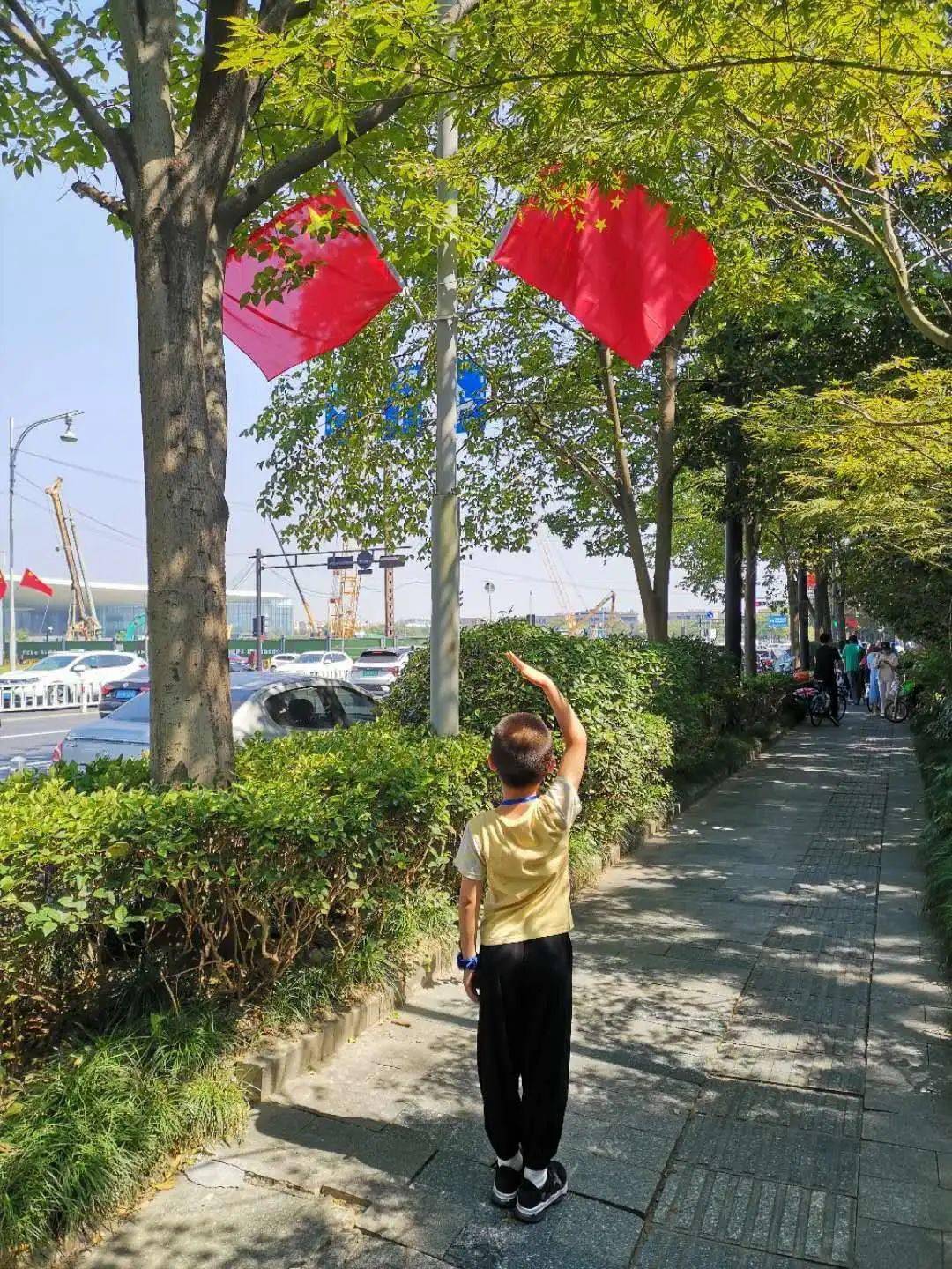 向国旗敬礼! 为祖国喝彩!_手机搜狐网