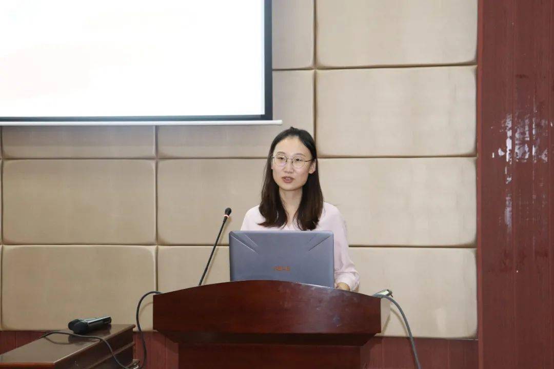 首先,辅导员张梦真老师为同学们介绍了2016级的考研情况,2017级考研