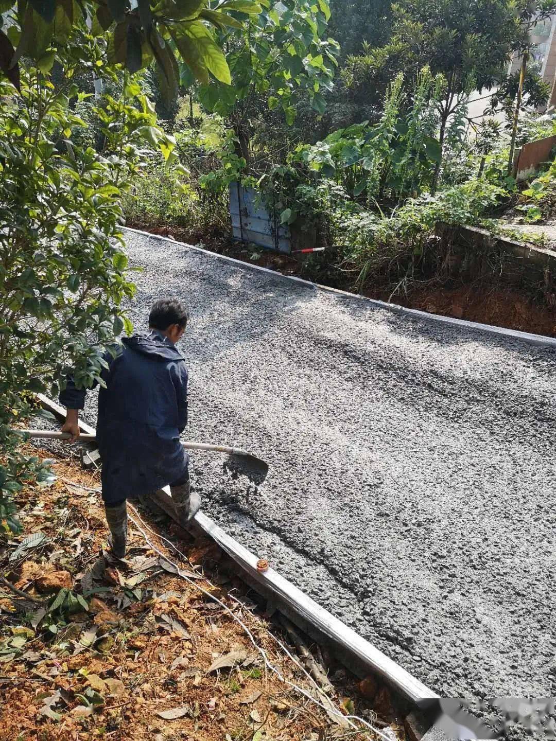 园艺场农村修路暖人心齐力攻坚奔小康