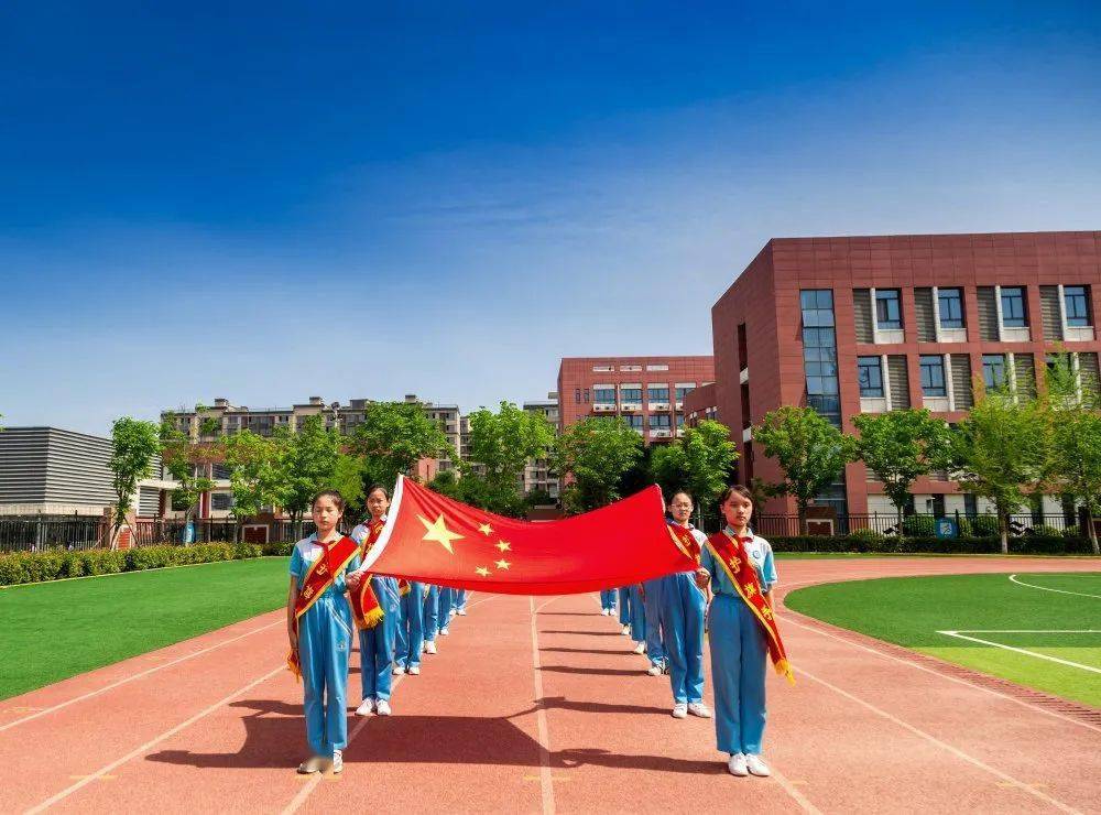 【诗润礼行六小德育】沣东第六小学开展"向国旗敬礼 为全运助力"主题