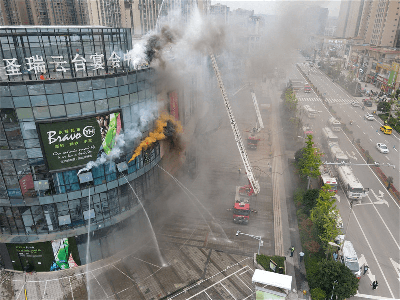 跨区域联动实战演练大型城市综合体灭火救援_火灾