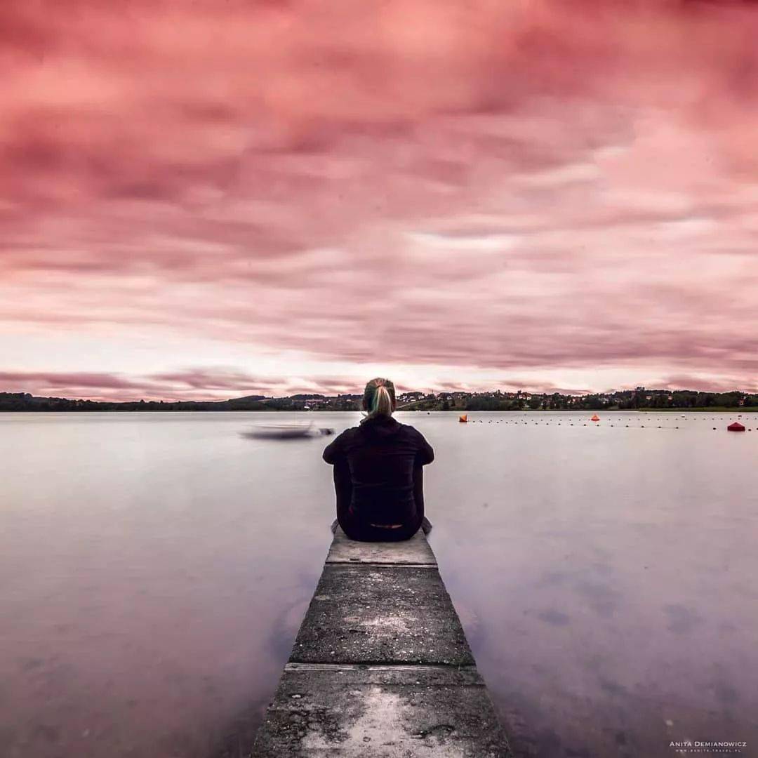 她只身一人,走遍世界,只为寻找最美的日出与日落!