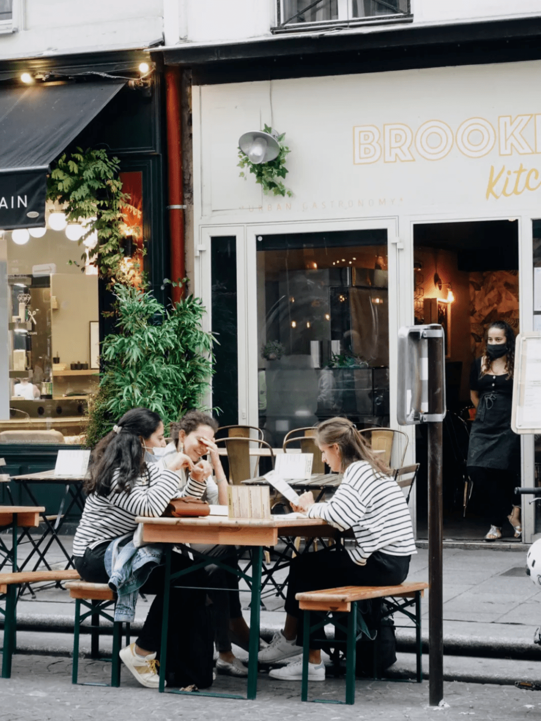 街边餐厅照片素材