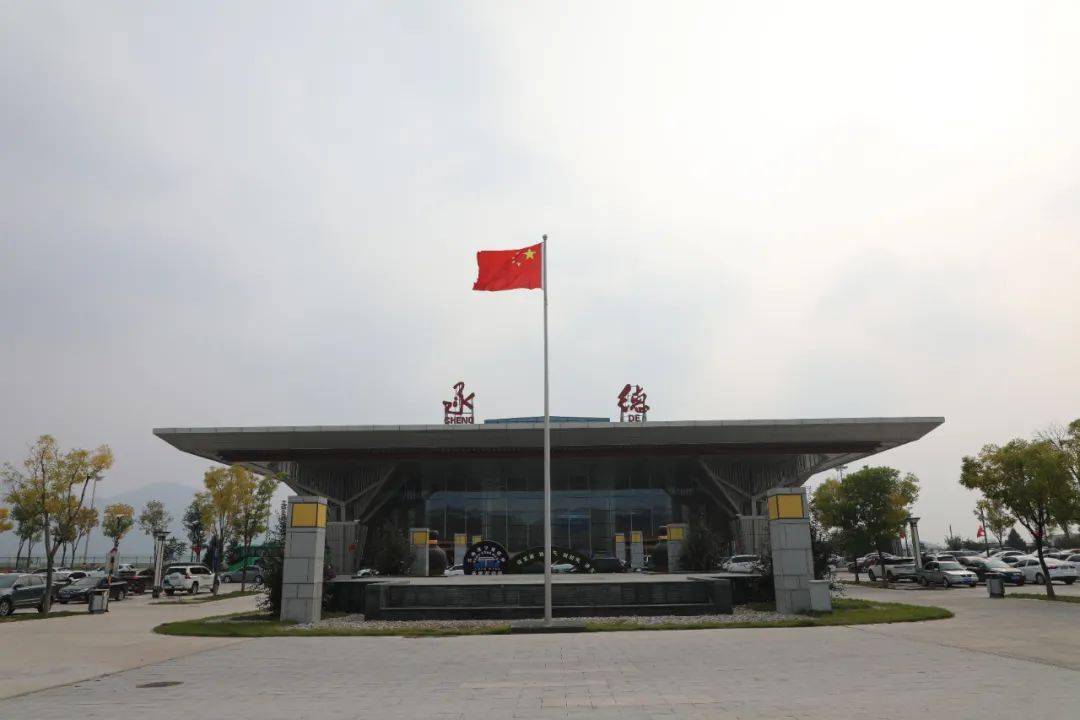 双节假期承德机场运送旅客11万人次