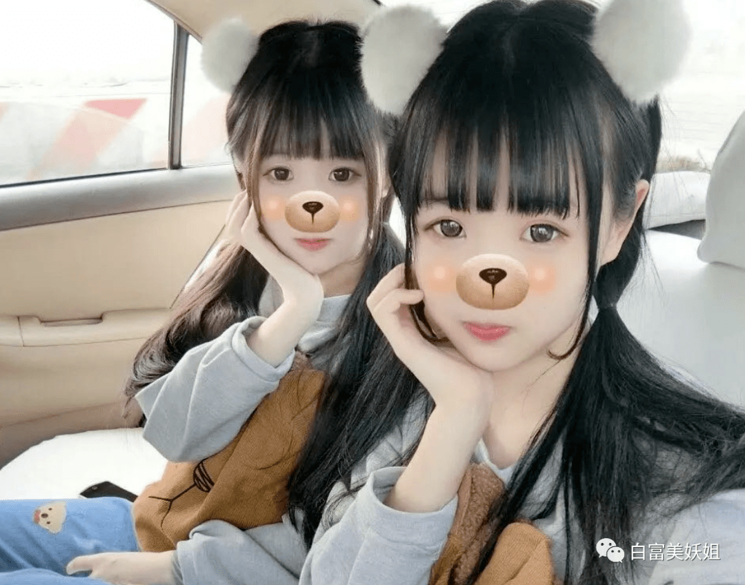 (左:杨清柠 右:姜娜) 这堪称连连看小游戏一样的照片,说不存在模仿and