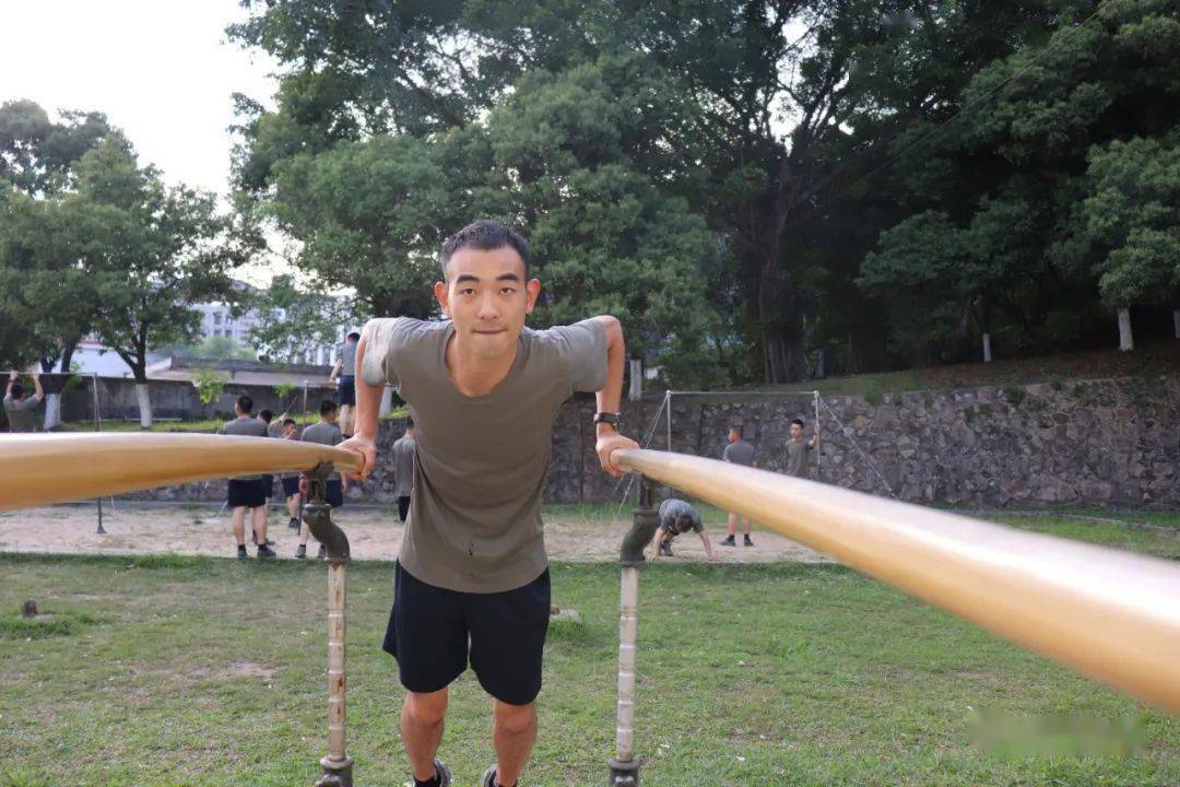 白 黑!电抗兵向战而行_训练场