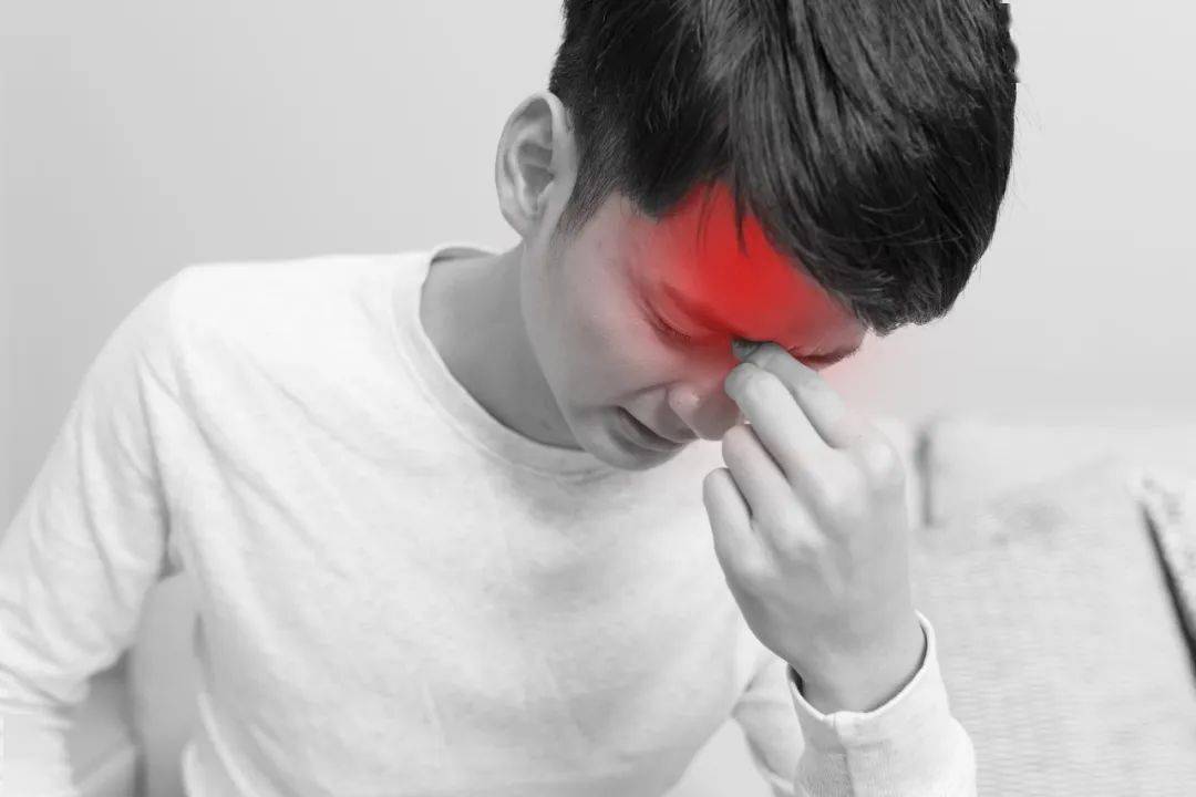 前额头痛属于阳明胃头痛.02要是脉紧无汗的话,可以采用"麻黄汤".