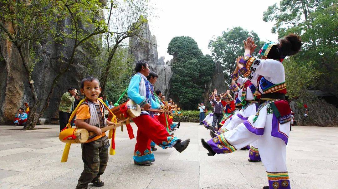 彝族撒尼人的跳乐,彝族阿细人的跳月,白彝人的架子乐,黑彝人的祝酒歌