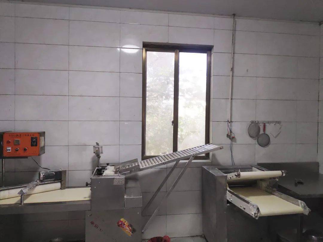 原料放地上,环境脏乱差,奉化这两家面食小作坊上黑榜_加工